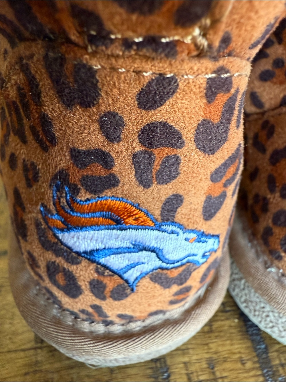 NFL Denver Broncos Leopard Boots • Women’s 8 • Crystal Logo • Faux Fur • - Picture 6 of 10